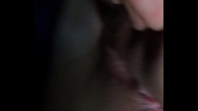 Arabada bir kız arkadaşıyla